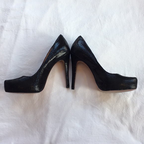 NWOT BCBGeneration Black Snakeskin Pattern Heels, 7 - Picture 4 of 9